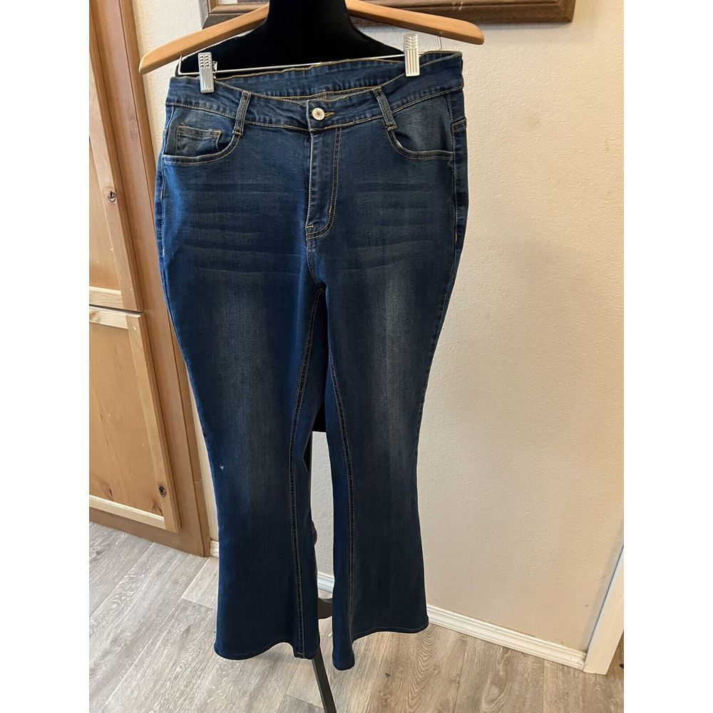 Ladies Large Boutique Style Jeans Size Large 32 In Inseam (ta) C35